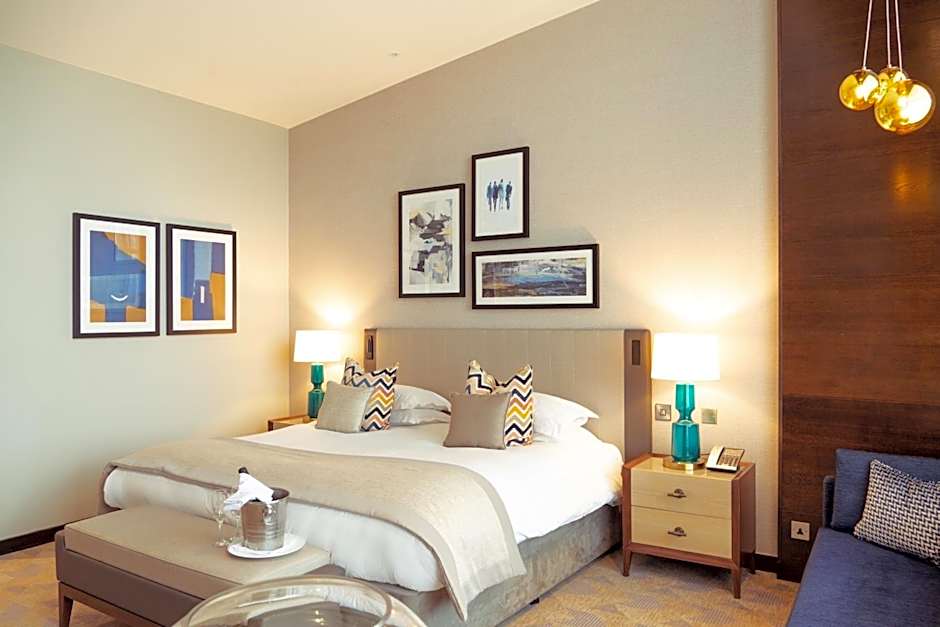 Photo 1 of 7 of Executive 1 King Bed