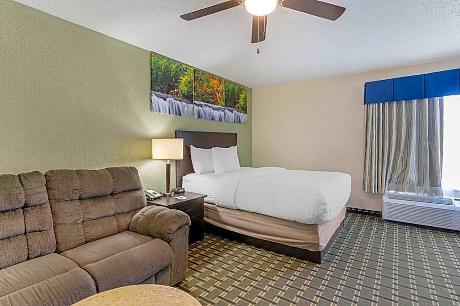 Clarion Pointe