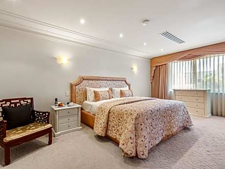 Executive One-Bedroom Suite - Riverside