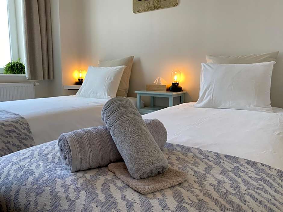 LOGIES-M Comfort Studios Inc Bikes B&B