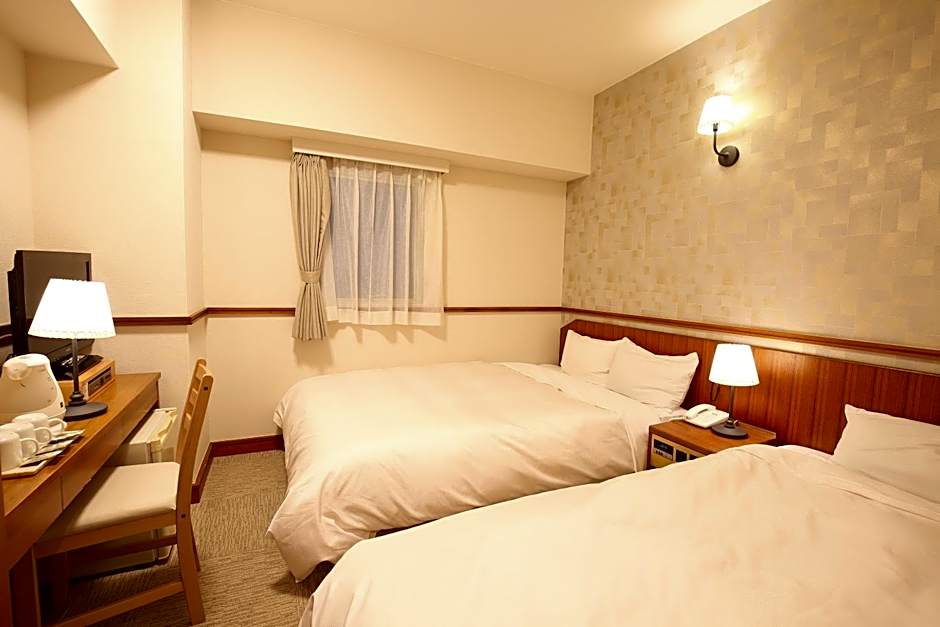 Photo 1 of 8 of 2 Beds, Smoking