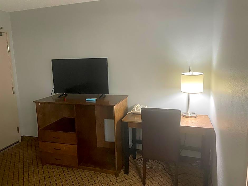 AmericInn by Wyndham Hartford WI