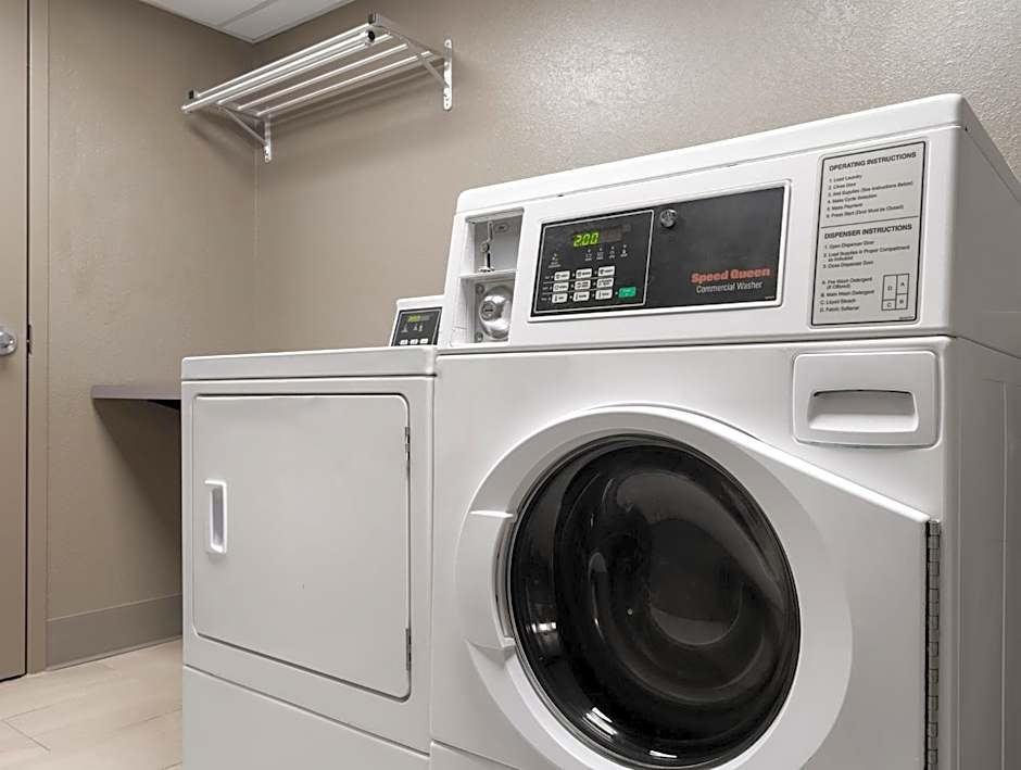 Holiday Inn Express Indianapolis Airport By IHG