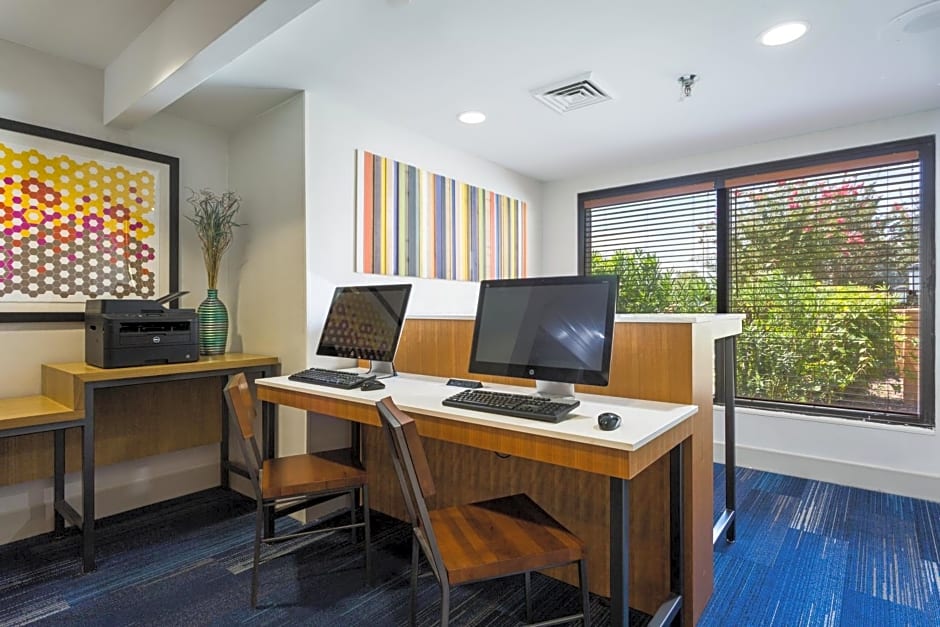 Holiday Inn Express & Suites Wilmington-University Center, an IHG Hotel