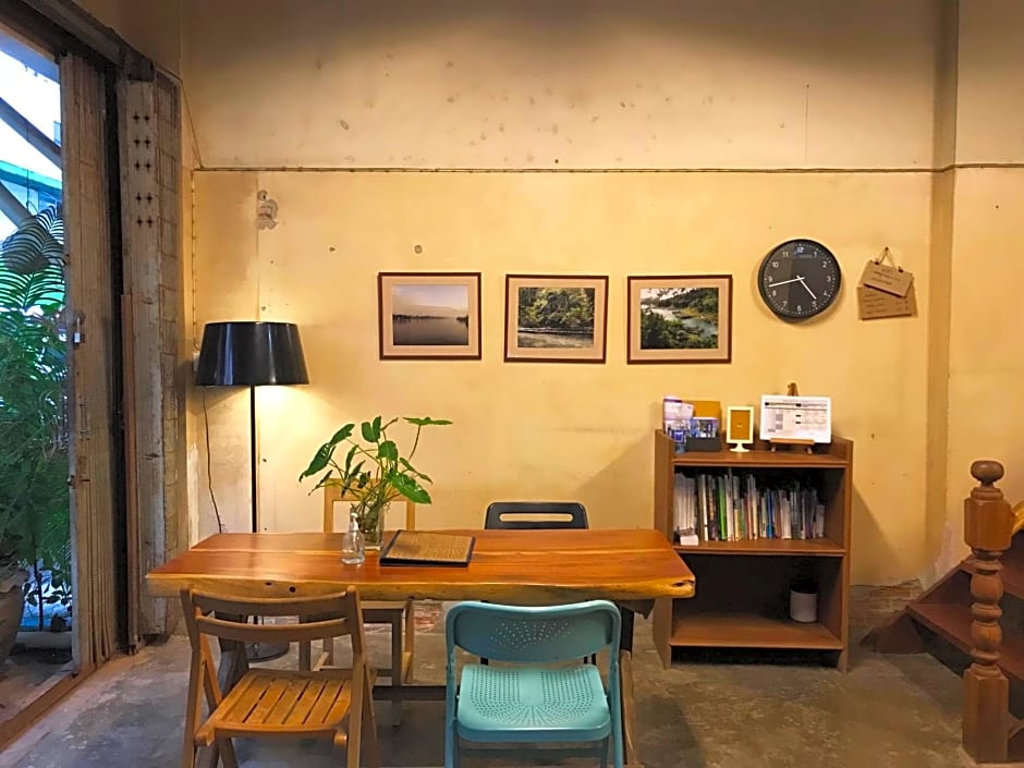 Boundary Hostel and Cafe