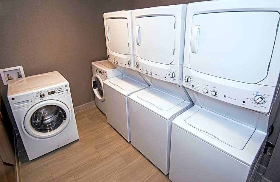 Staybridge Suites By Holiday Inn Red Deer North By IHG