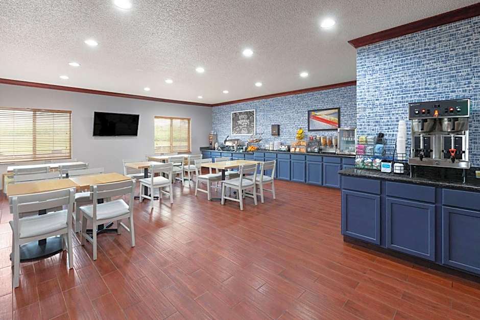 AmericInn by Wyndham Grinnell
