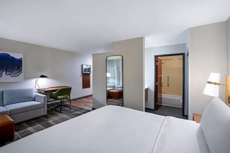 Studio Suite with King Bed - Non-Smoking