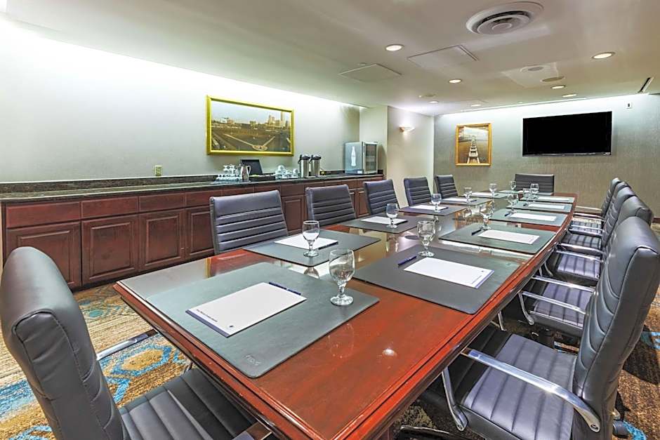 DoubleTree By Hilton Hotel Tulsa-Downtown