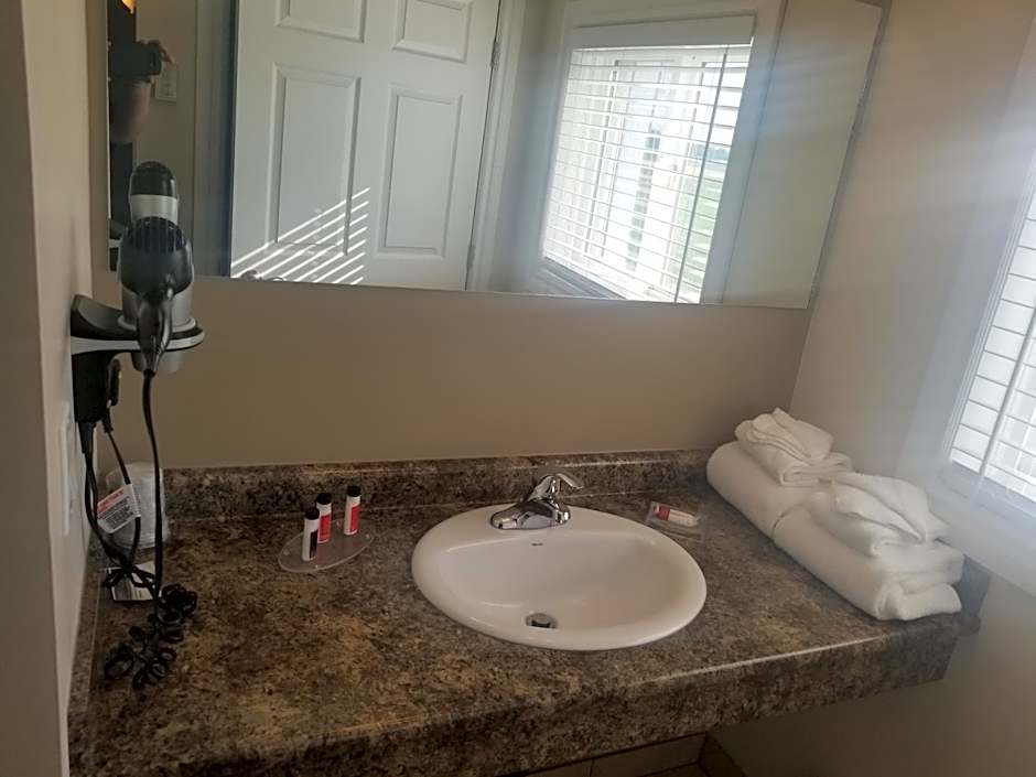 Super 8 by Wyndham Smoky Lake