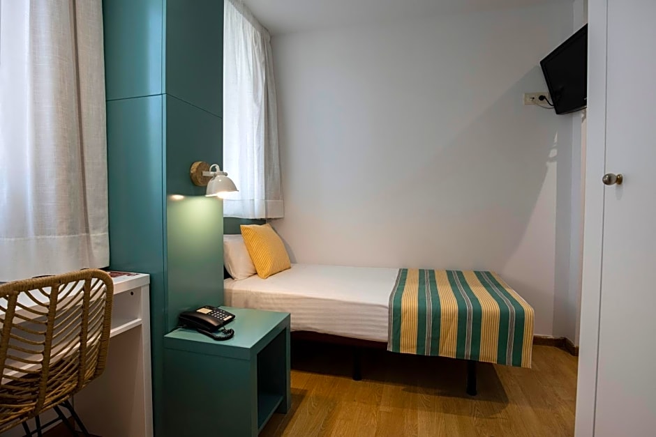 Yomo Hostal BCN Port