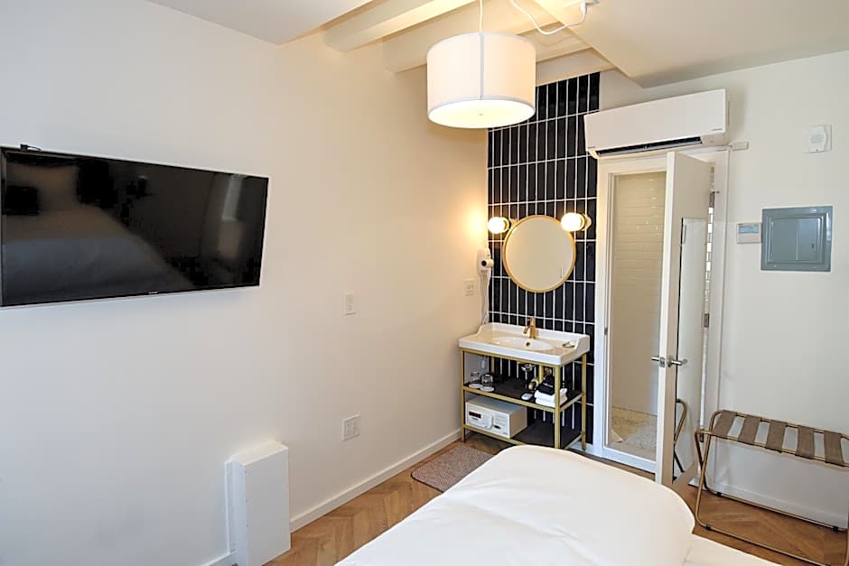 Highroad Hostel DC