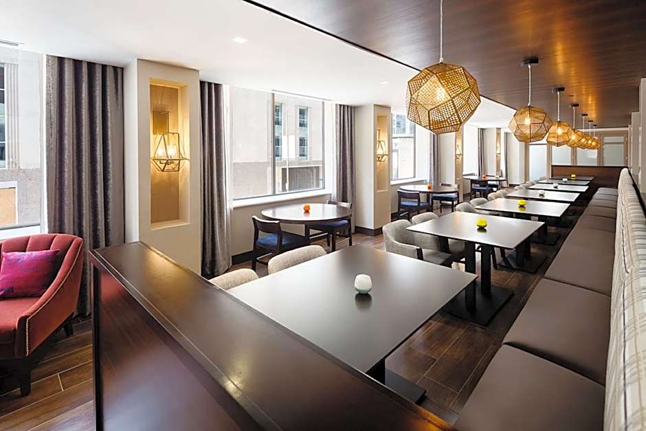 Hampton Inn By Hilton & Suites Dallas Downtown