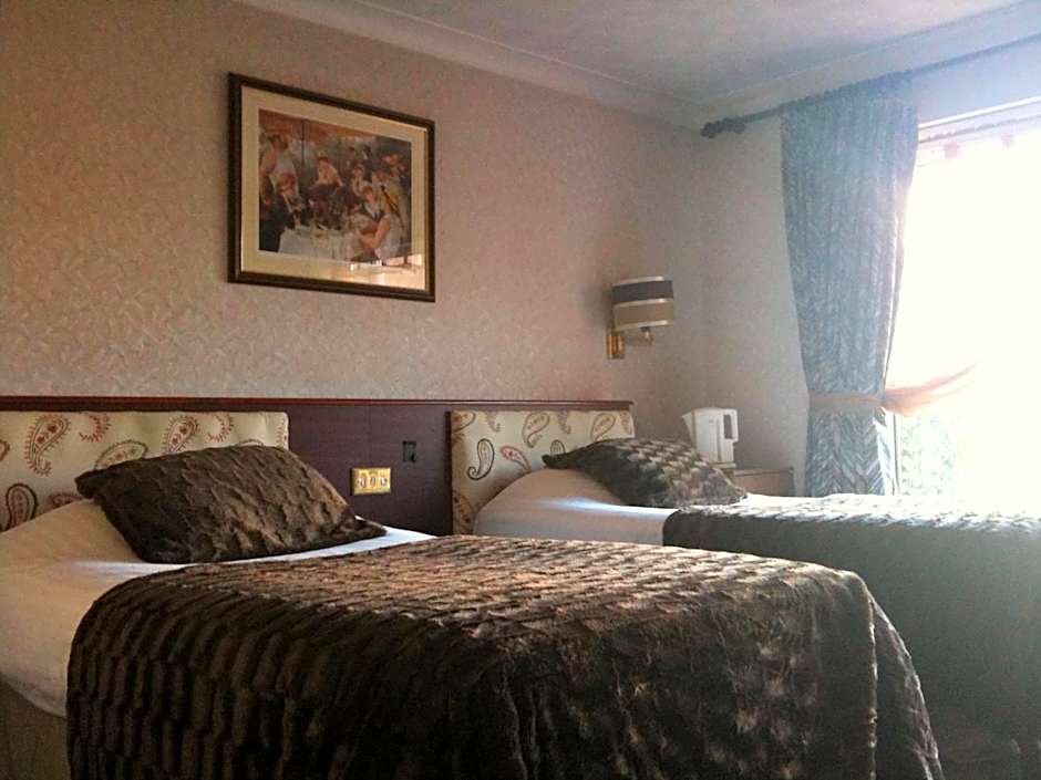 Balmoral Lodge Hotel