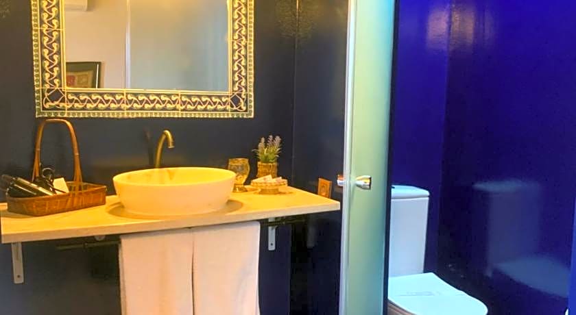 Tom Square Boutique Hotel