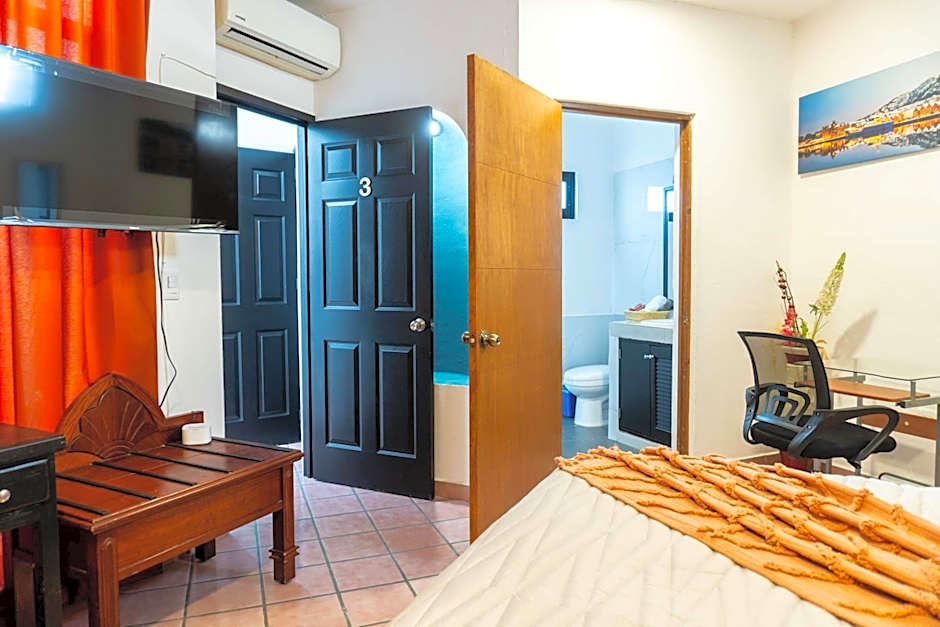 Spacious Room with Ensuite and Work Desk