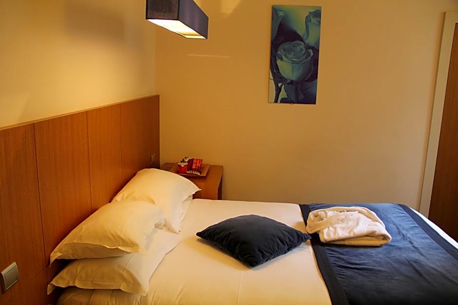 Westside Arc De Triomphe Hotel