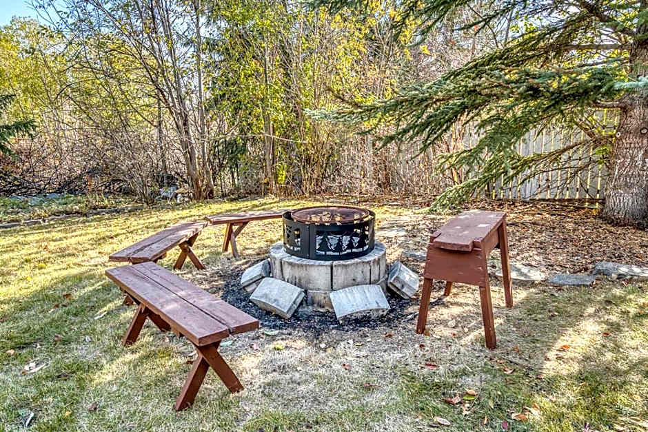 Boho Retreat w/King Bed on Bow River Pathway