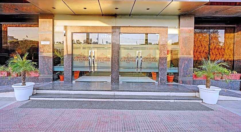Super Townhouse OAK Hotel City Mark Gurgaon