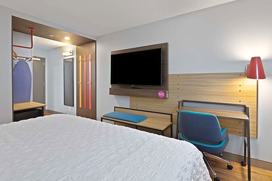 Tru By Hilton Sharonville Cincinnati Oh 11155 Dowlin 45241