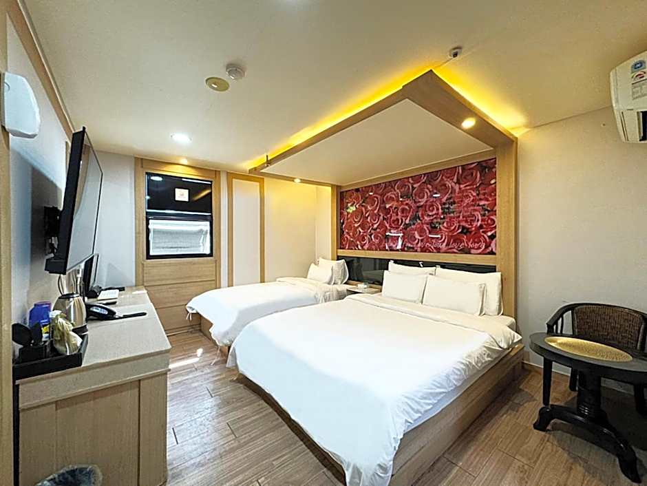 Photo 1 of 5 of 1 Double Bed or 2 Beds