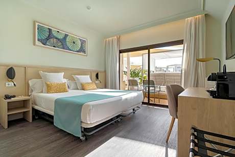 My Favorite Club Double Premium with Bali Bed