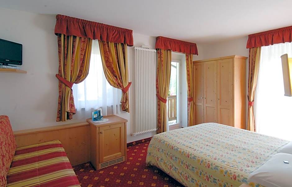 Photo 1 of 4 of Triple Room