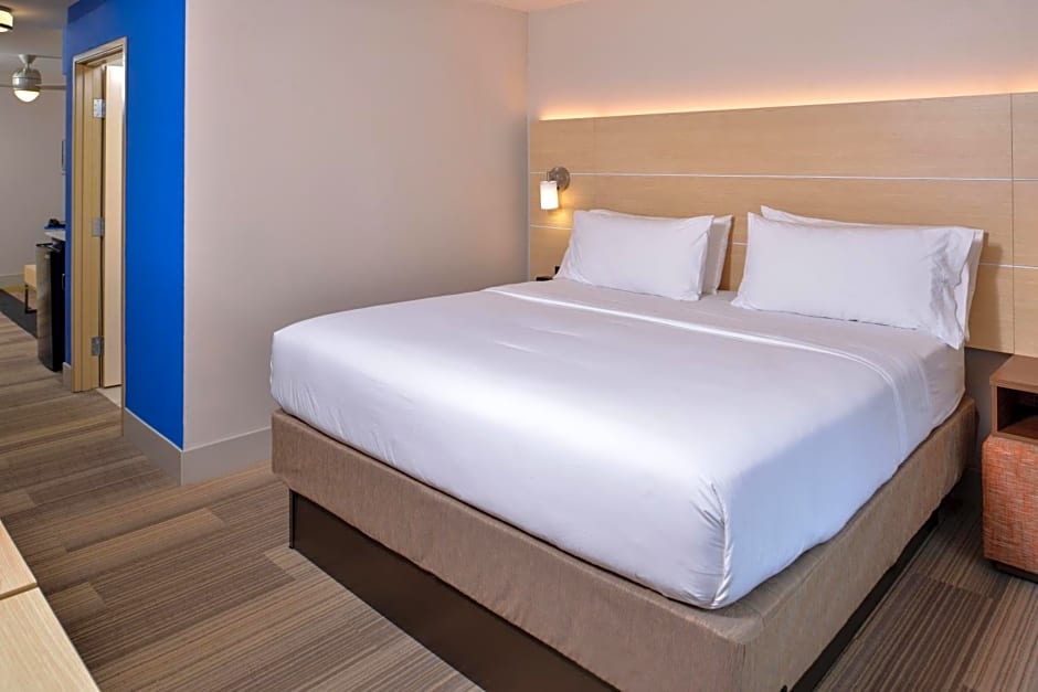 Holiday Inn Express Hotel & Suites Cincinnati - Mason, an IHG Hotel