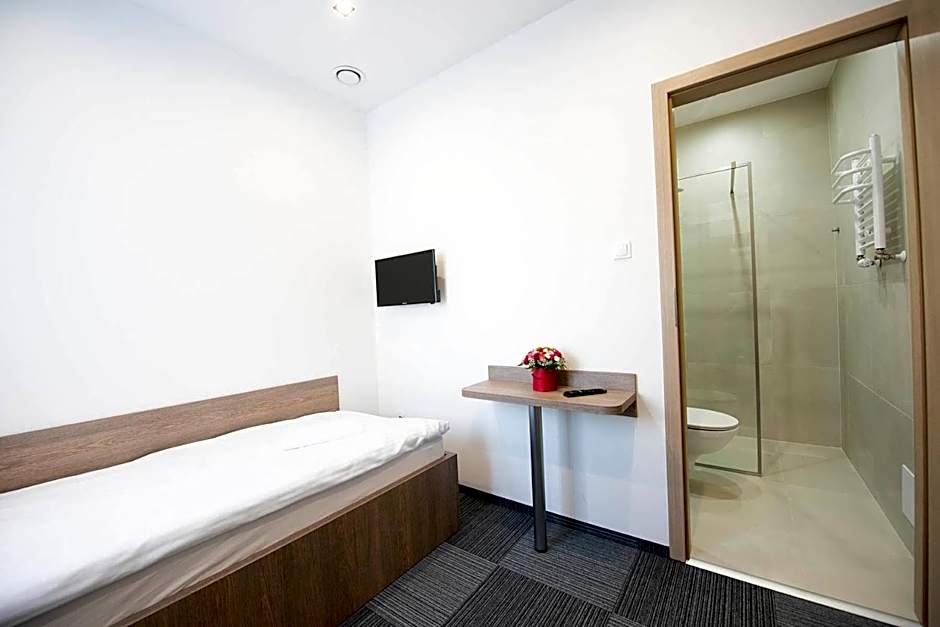 Hostel SMS FREE PARKING