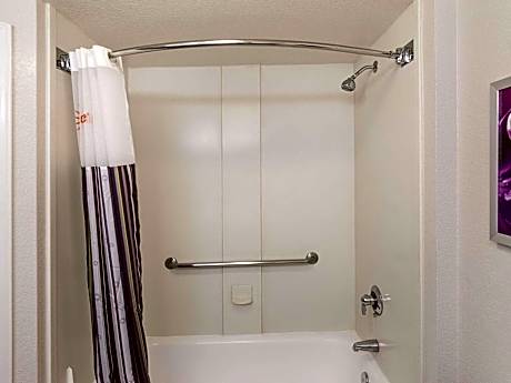 Deluxe King Suite - Non-Smoking