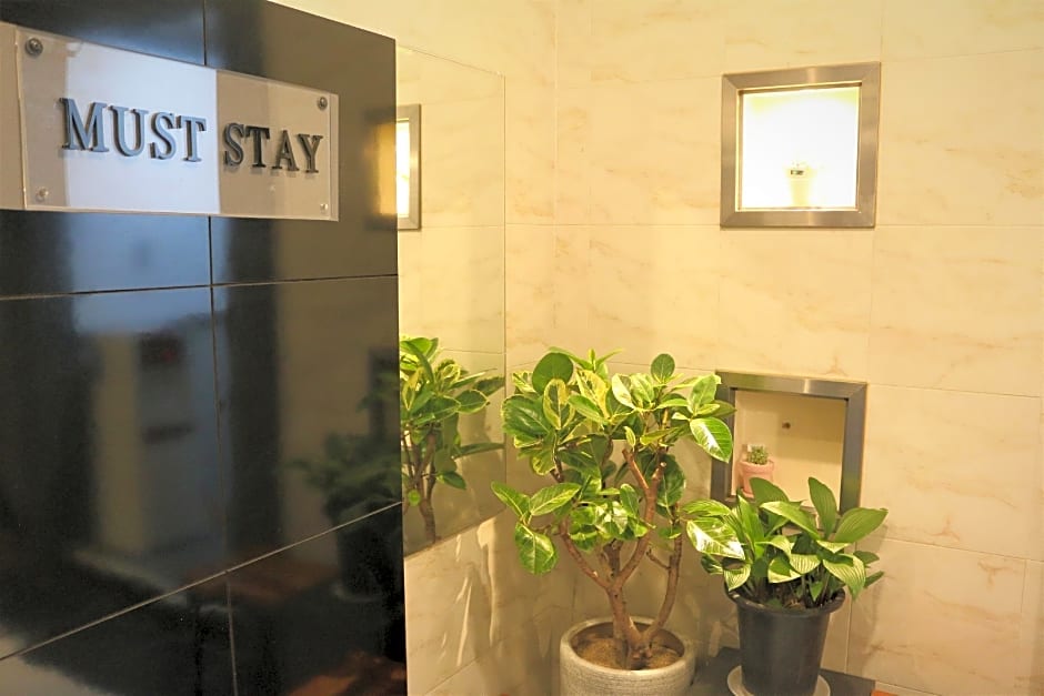 MUST STAY HOTEL (HAN RIVER)