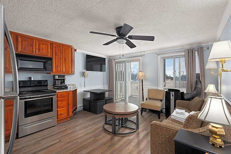 ML 343 Ski-InOut Island Kitchen Steps to Ballhooter Sleeps 6
