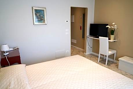 Double or Twin Room with Side Sea View