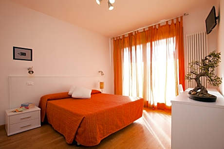 Two-Bedroom Apartment (6 Adults)