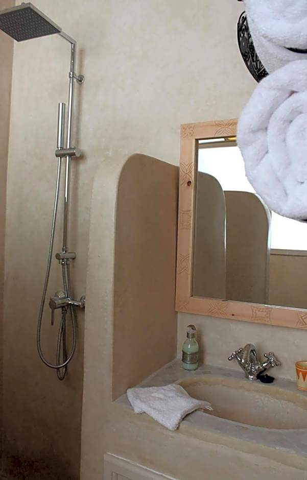 Jennat El Mossafir-Riad privé avec services maison entière