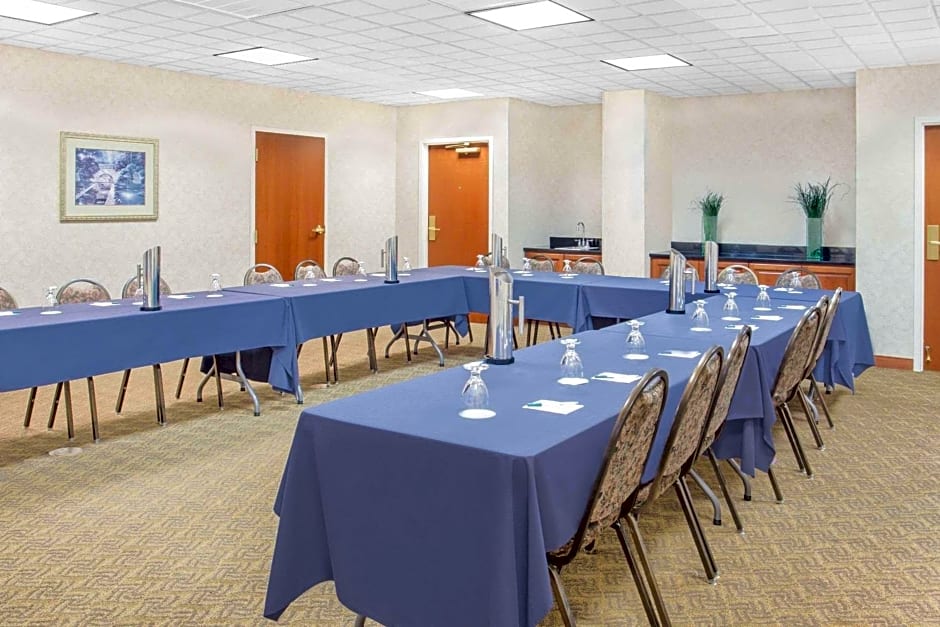 Wingate by Wyndham Green Bay