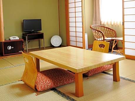 Family Room with Mountain View