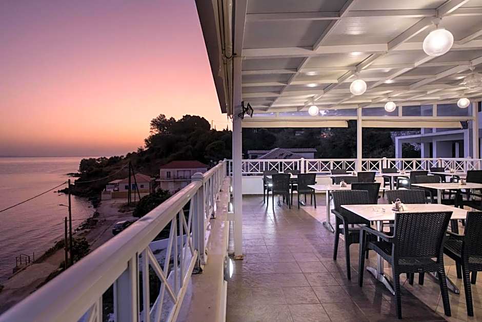 Nefeli Beach - living by the sea