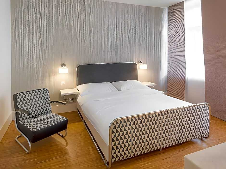 Three Crowns Hotel