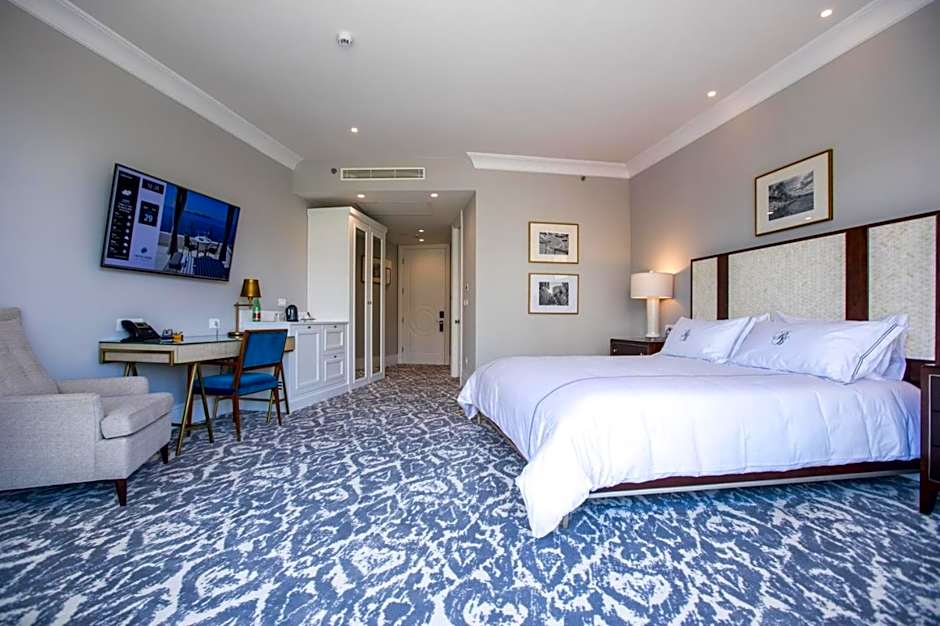 Royal Blue Hotel
