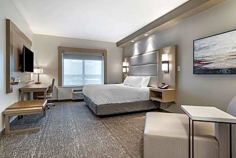 King Room with Roll-In Shower - Disability Access