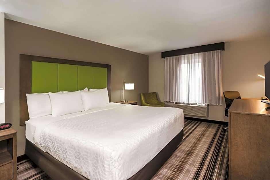 La Quinta Inn & Suites by Wyndham Brooklyn Central