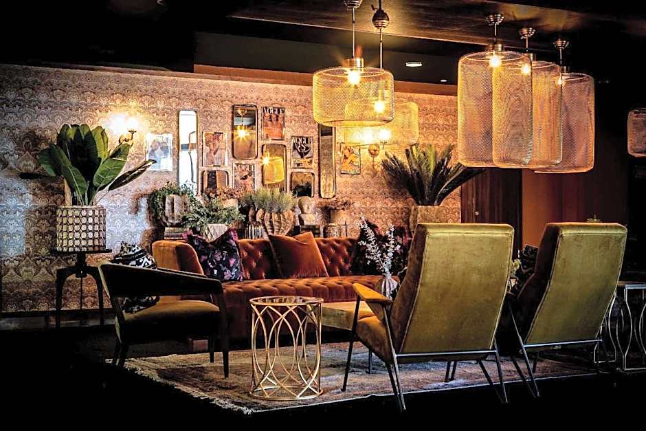 Waterfront Southport Hotel