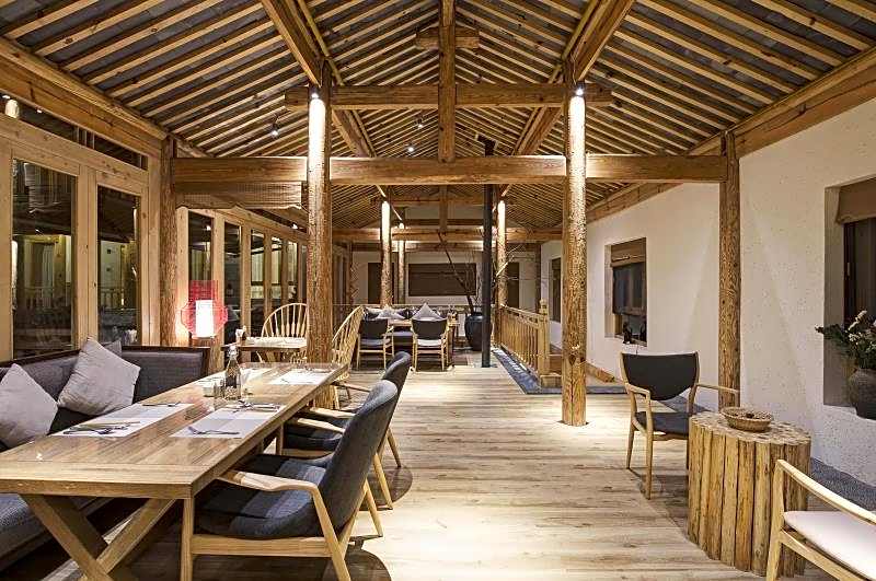 Arro Khampa by Zinc Journey Lijiang