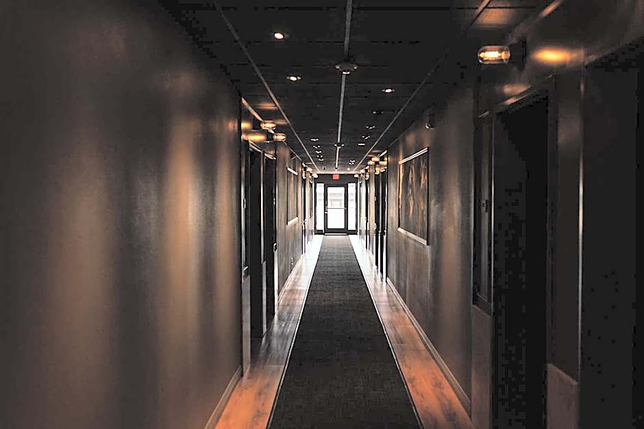 Vinland Hotel and Lounge