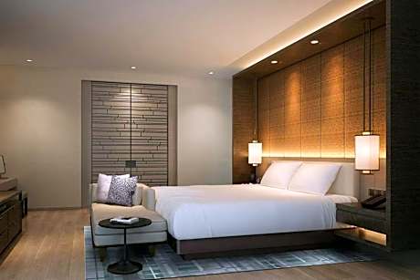 Executive King Suite with Executive Lounge Access
