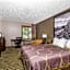 Super 8 by Wyndham St. Cloud