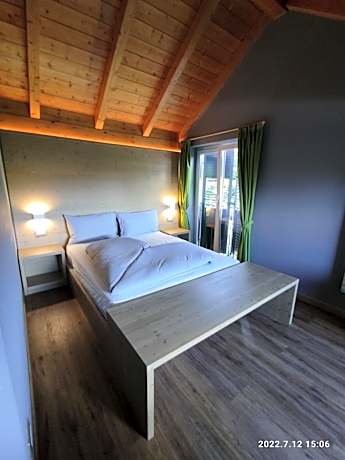 Deluxe Room (2 Adults + 1 Child)
