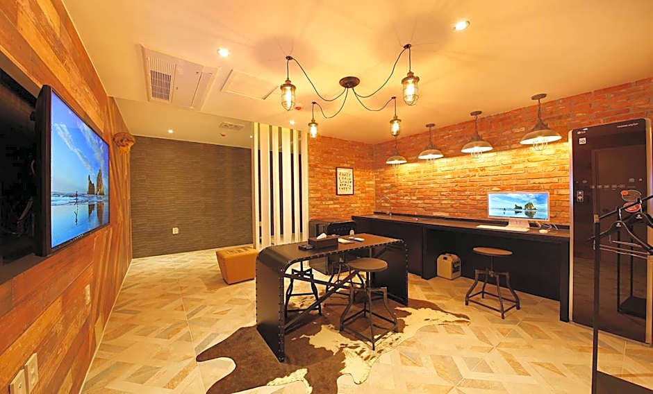 Photo 1 of 3 of Suite