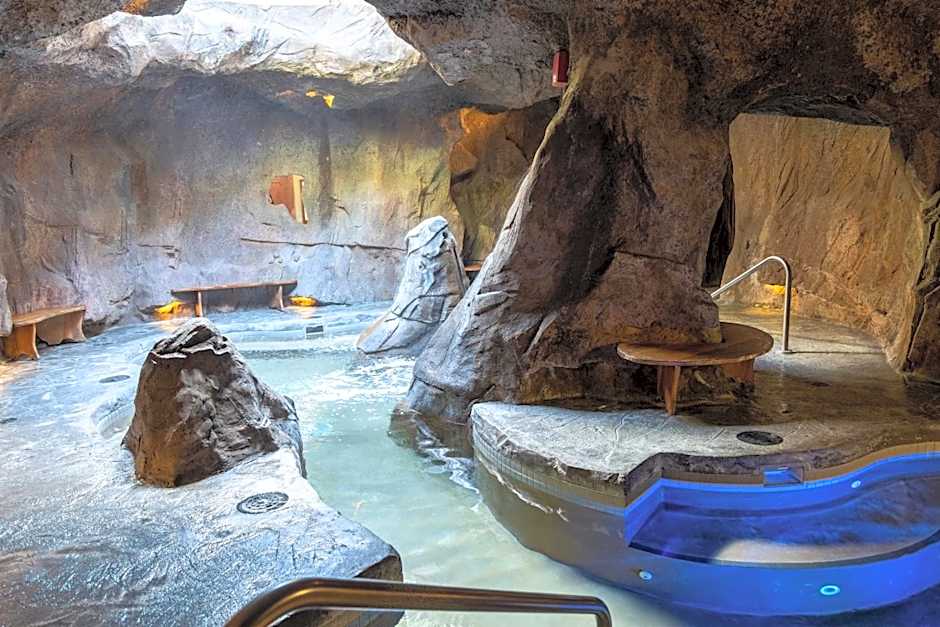 Fox Hotel And Suites